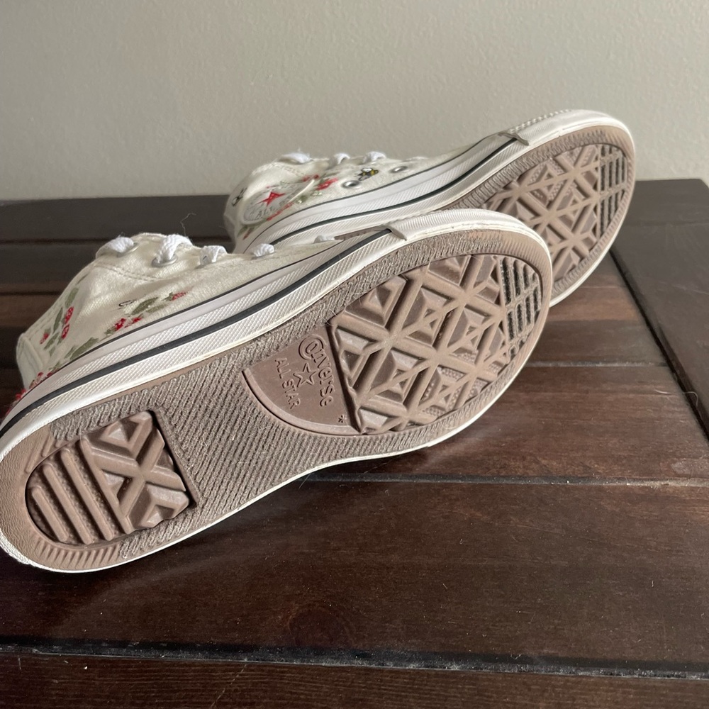 Converse Cream High-Tops with Floral and Bee Design - Picture 4 of 7